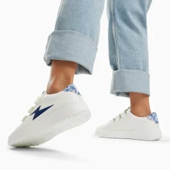 Baskets éclair Salomé blanc et bleu à scratchs argent