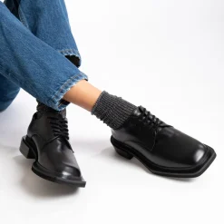 Derbies Leona noires à semelle carrée