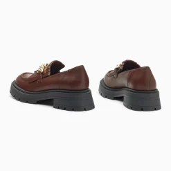 Mocassins Angèle marron à chaîne or et semelle crantée