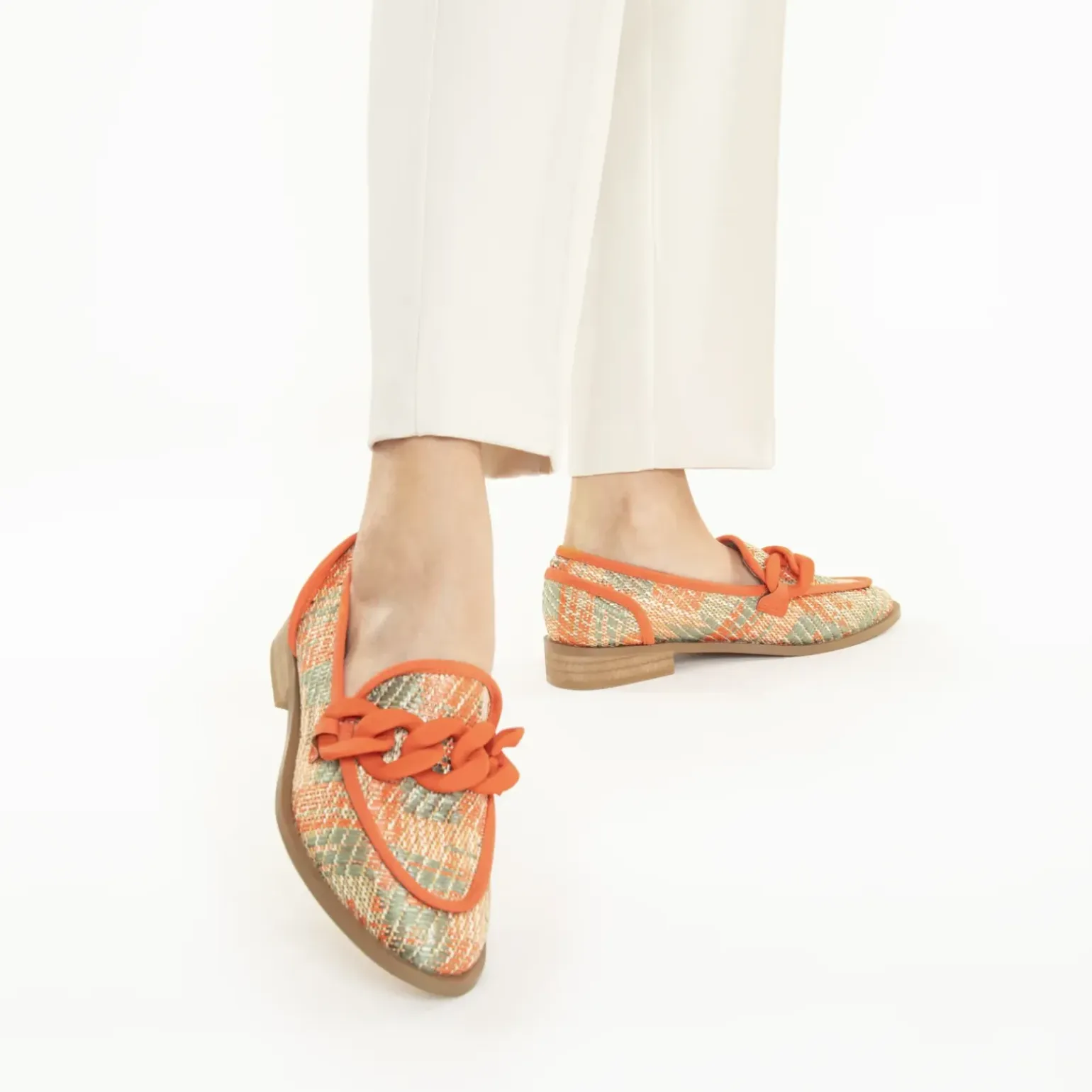 Mocassins Barbara orange à chaîne mate