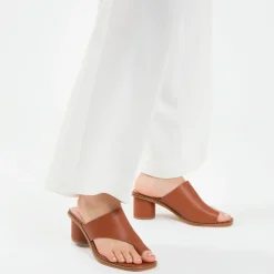 Mules Cyrielle camel passe-pouce à talon rond