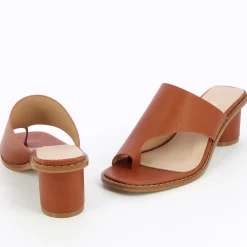 Mules Cyrielle camel passe-pouce à talon rond