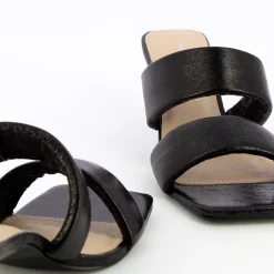 Mules Elia noires à brides rembourrées