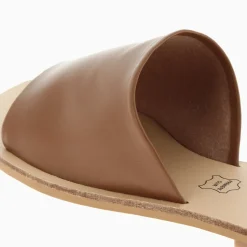 Mules plates Sandra à large bride camel