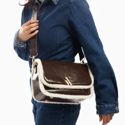 Sac bandoulière Bertina marron à rabat et faux shearling