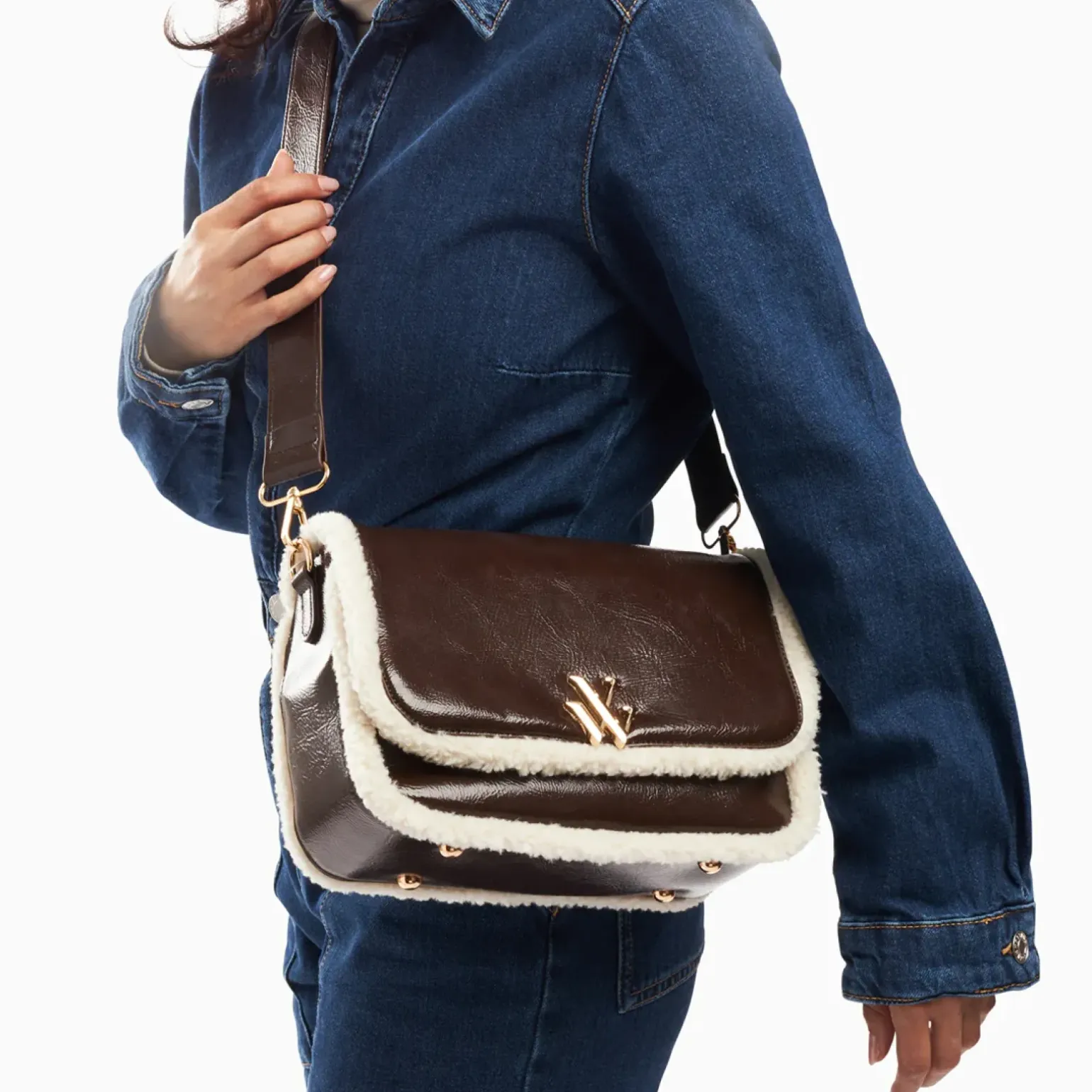 Sac bandoulière Bertina marron à rabat et faux shearling