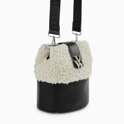 Sac seau Leslie noir en fausse fourrure