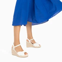 Sandales compensées nouées Céline blanches